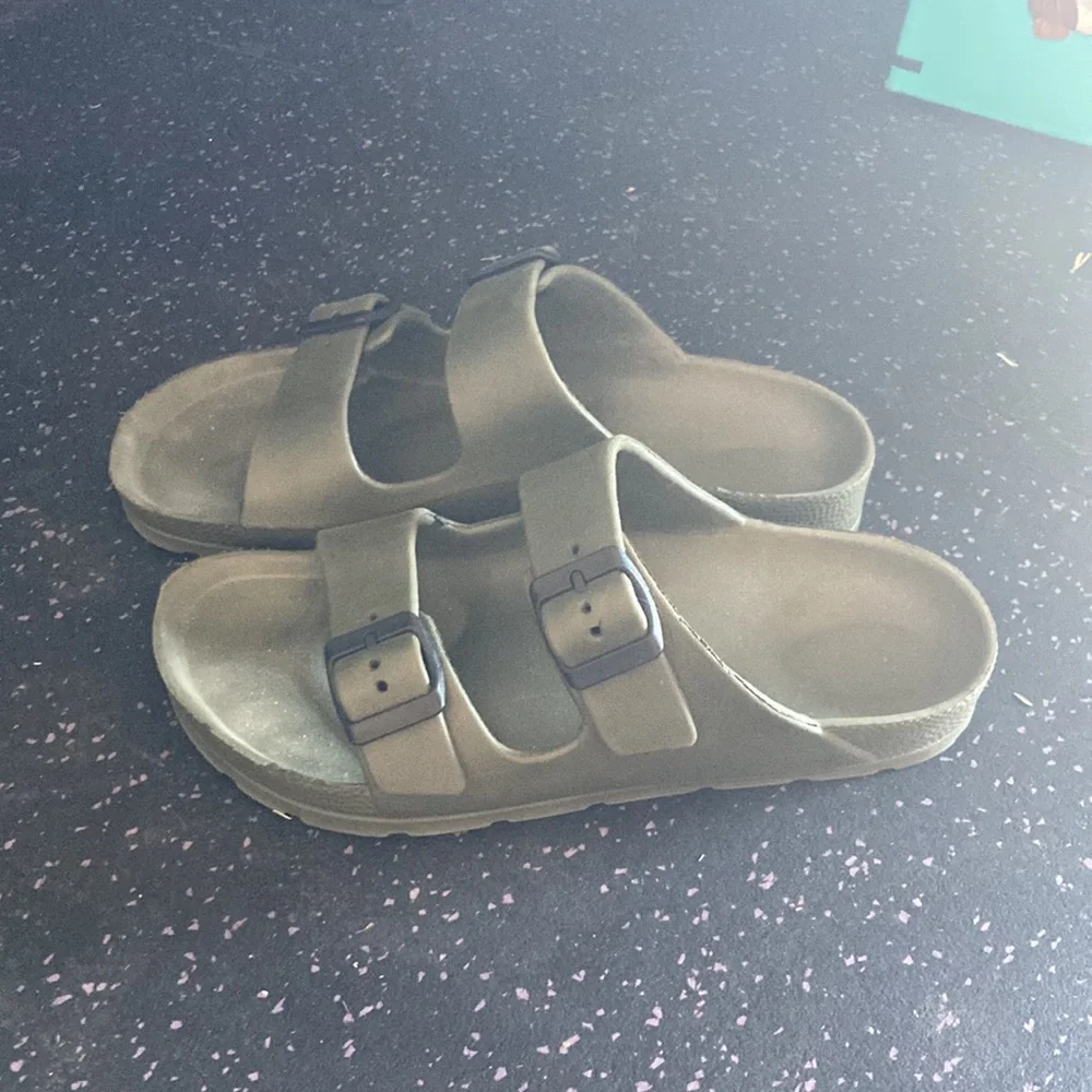 Sandals - Picture 3 of 3